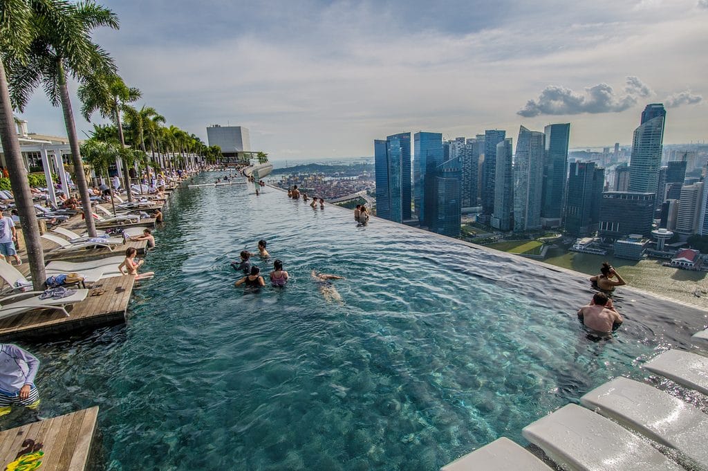 新加坡必玩之悠閒景點活動：濱海灣金沙酒店天臺泳池