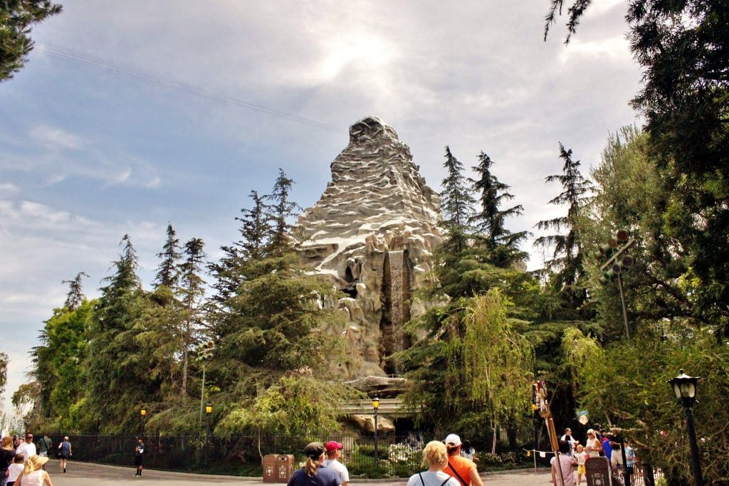 最高加州迪士尼遊樂設施Matterhorn Bobsleds